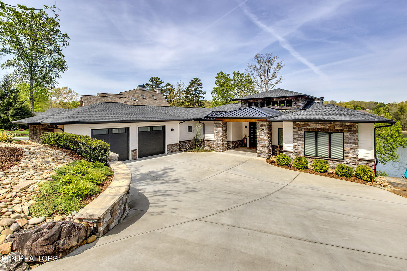 01_314 Miami Lane_FrontRight