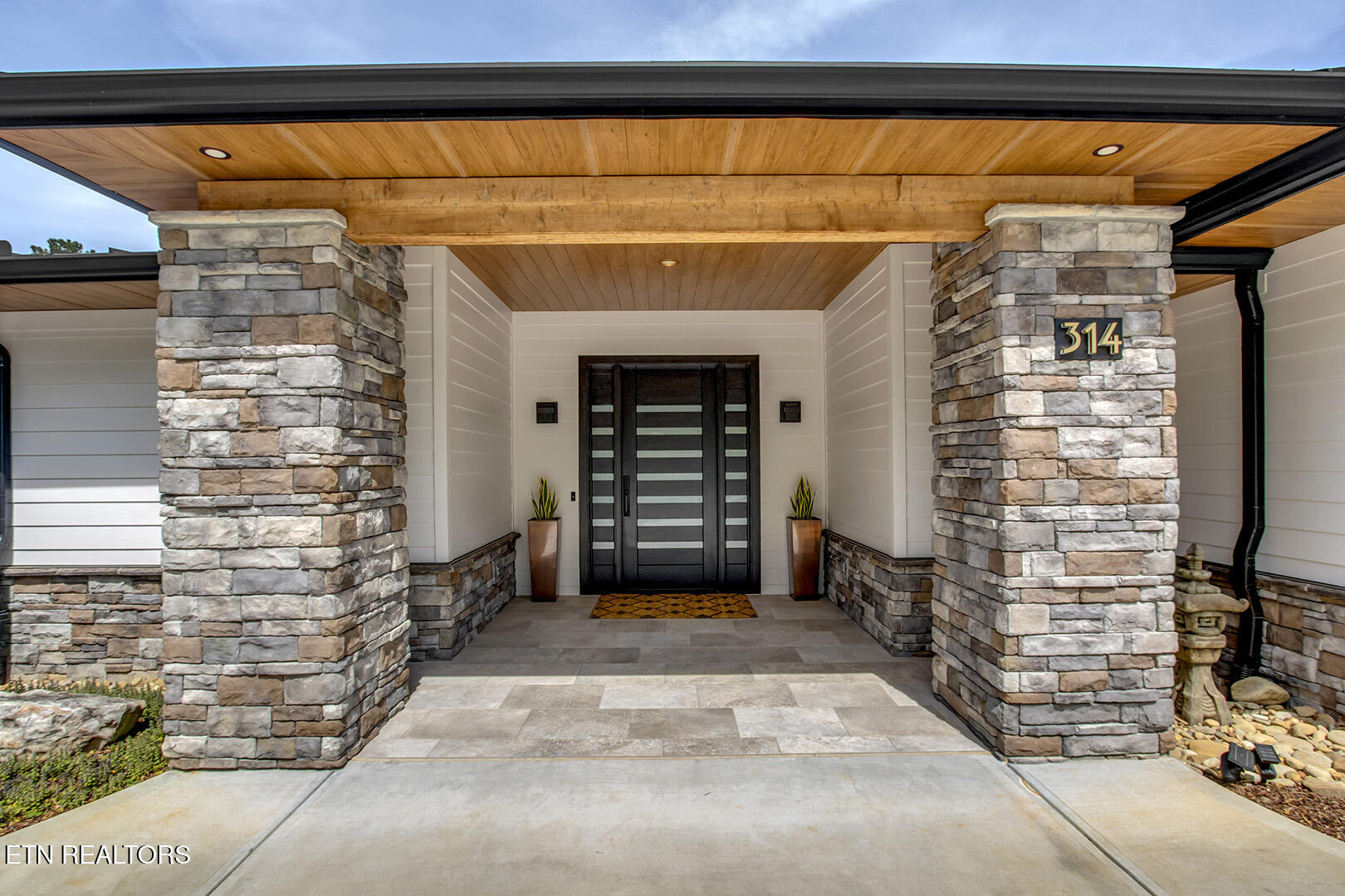 314 Miami Lane Loudon, TN 37774 - Photo 3 of 60 03_314 Miami Lane_FrontPorch-Entry