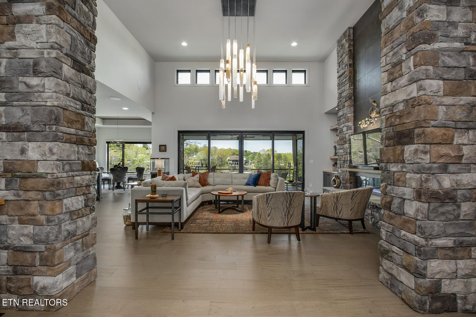 314 Miami Lane Loudon, TN 37774 - Photo 4 of 60 04_314 Miami Lane_EntryView