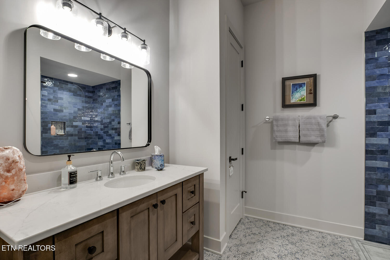 314 Miami Lane Loudon, TN 37774 - Photo 42 of 60 42_314 Miami Lane_GuestBath3