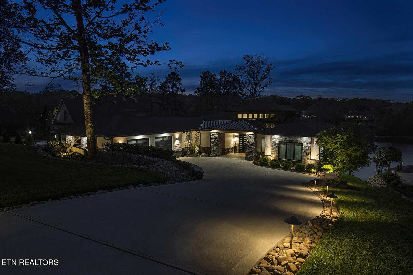 314 Miami Lane Loudon, TN 37774 - Photo 57 of 60 57_314 Miami Lane_Dusk_Front