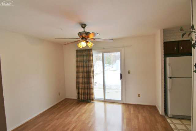 13114 Torrey Road Fenton, MI 48430 - Photo 5 of 21 21006304-4.JPG