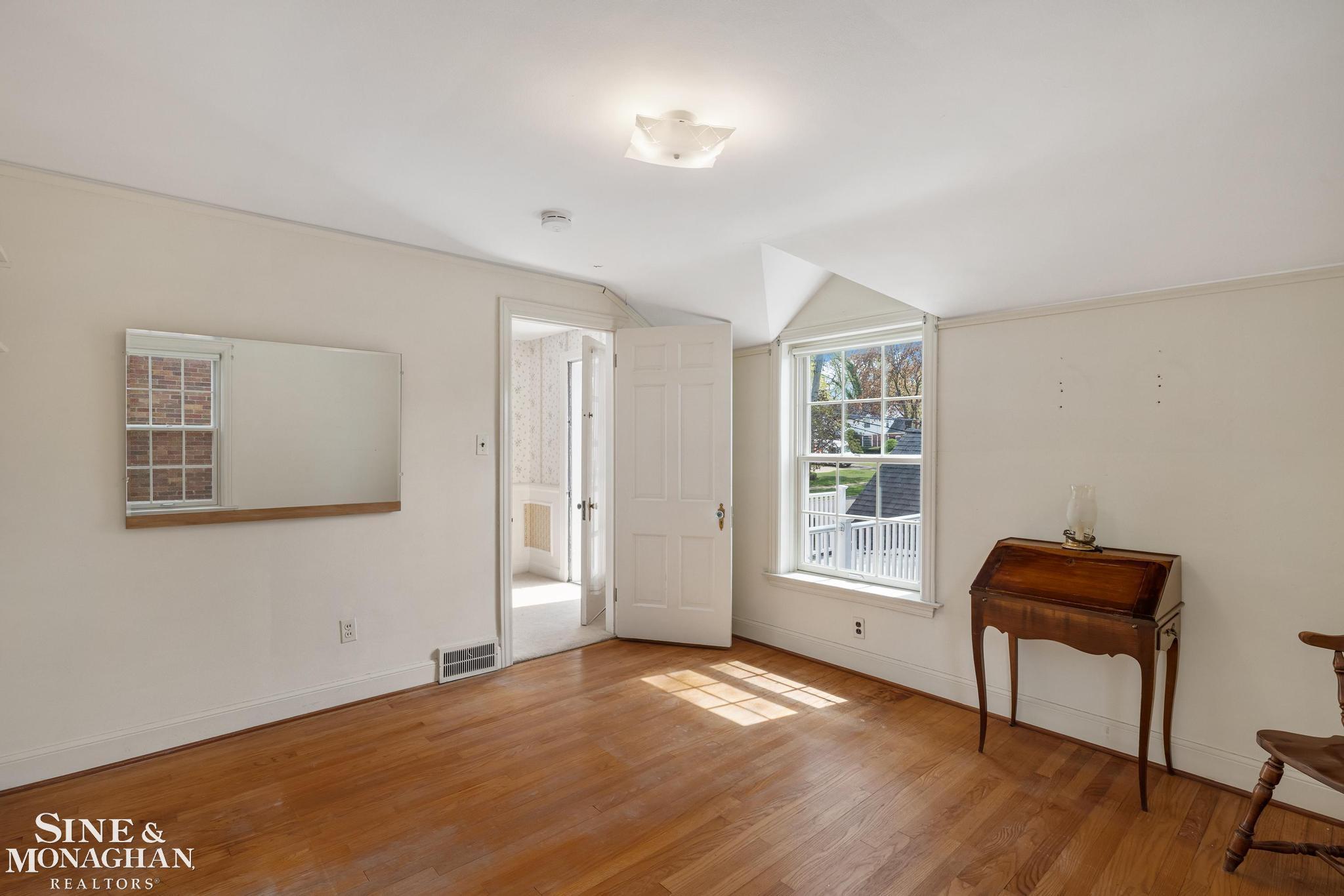 251 Merriweather Road Grosse Pointe, MI 48236 - Photo 18 of 34 50173185-6a06335c-b686-44f6-8d74-6f88814861c3.JPG