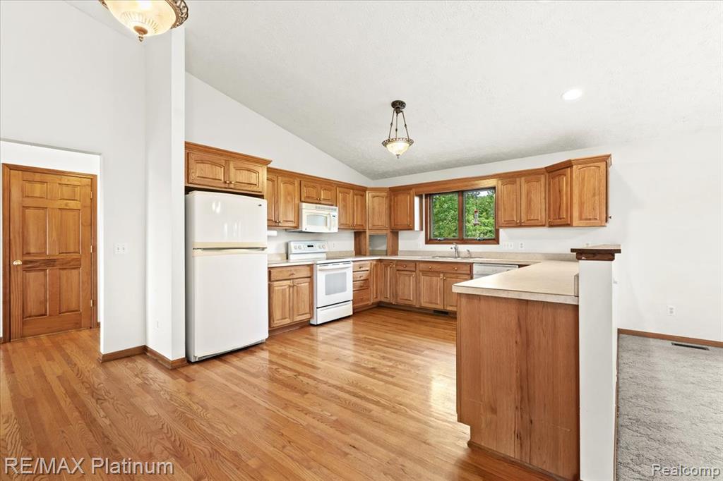 6893 Sanford Road Howell, MI 48855 - Photo 15 of 44