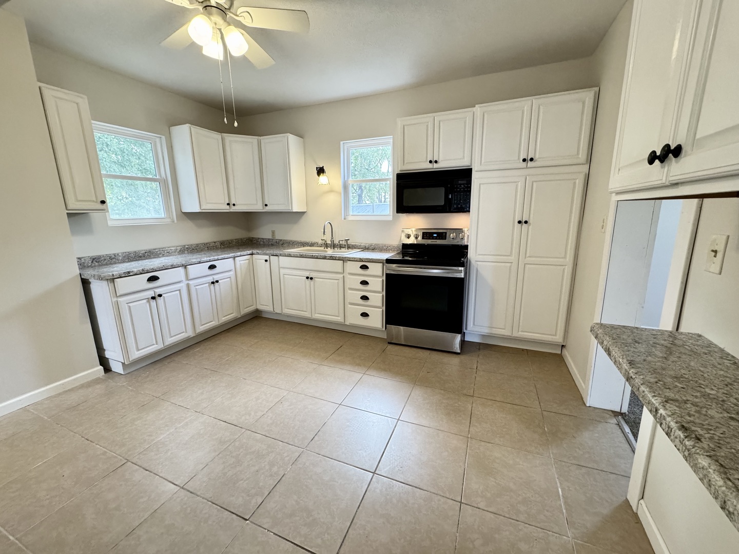 304 South Prairie Street Bloomington, IL 61701 - Photo 25 of 44