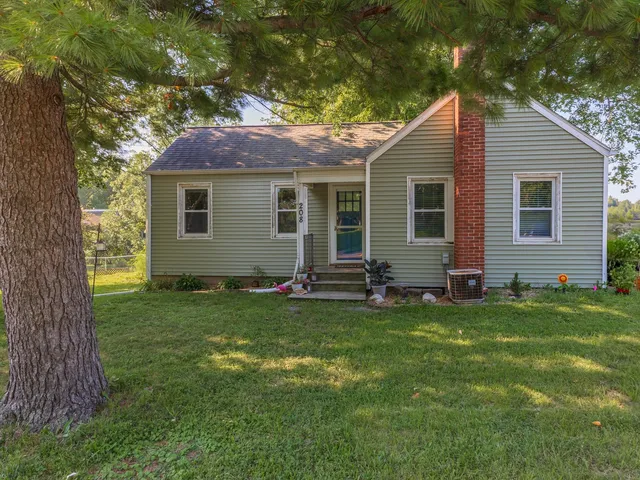 $152,000 | 208 Reagan Drive, Eureka, IL 61530