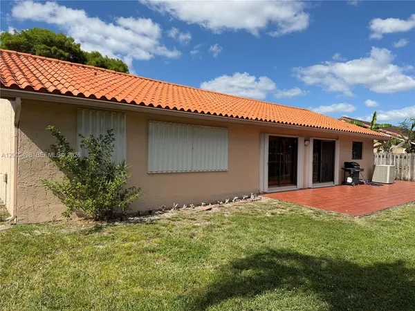 $739,900 | 6010 Northwest 201st Lane, Hialeah, FL 33015