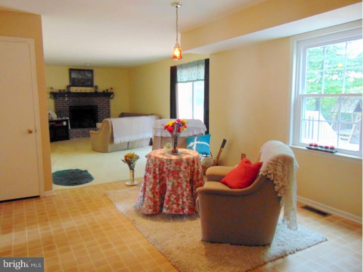 227 Kilburn Road Langhorne, PA 19047 - Photo 4 of 25 View
