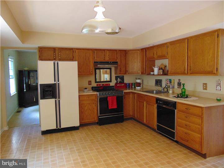 227 Kilburn Road Langhorne, PA 19047 - Photo 5 of 25 Kitchen