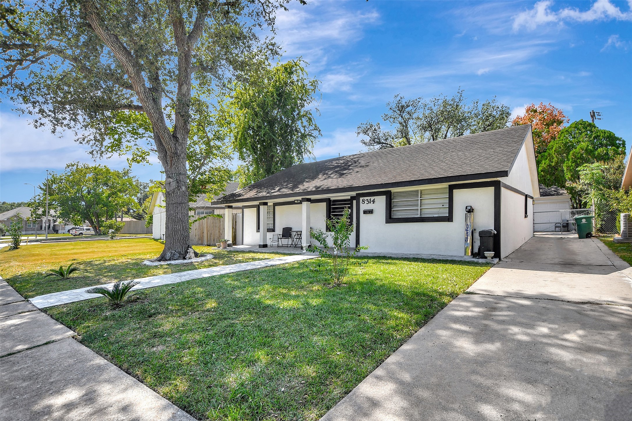 8314 Albacore Drive Houston, TX 77074 - Photo 3 of 40