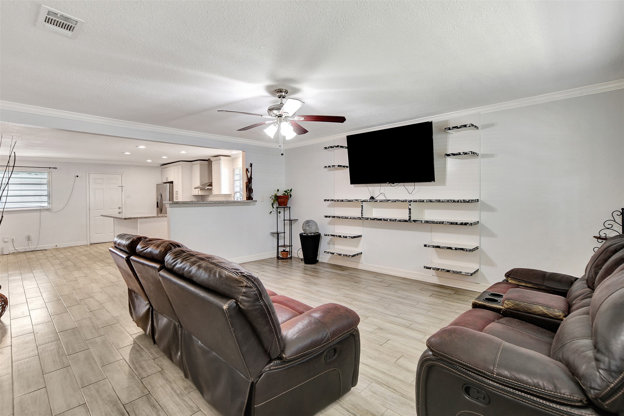 8314 Albacore Drive Houston, TX 77074 - Photo 6 of 40