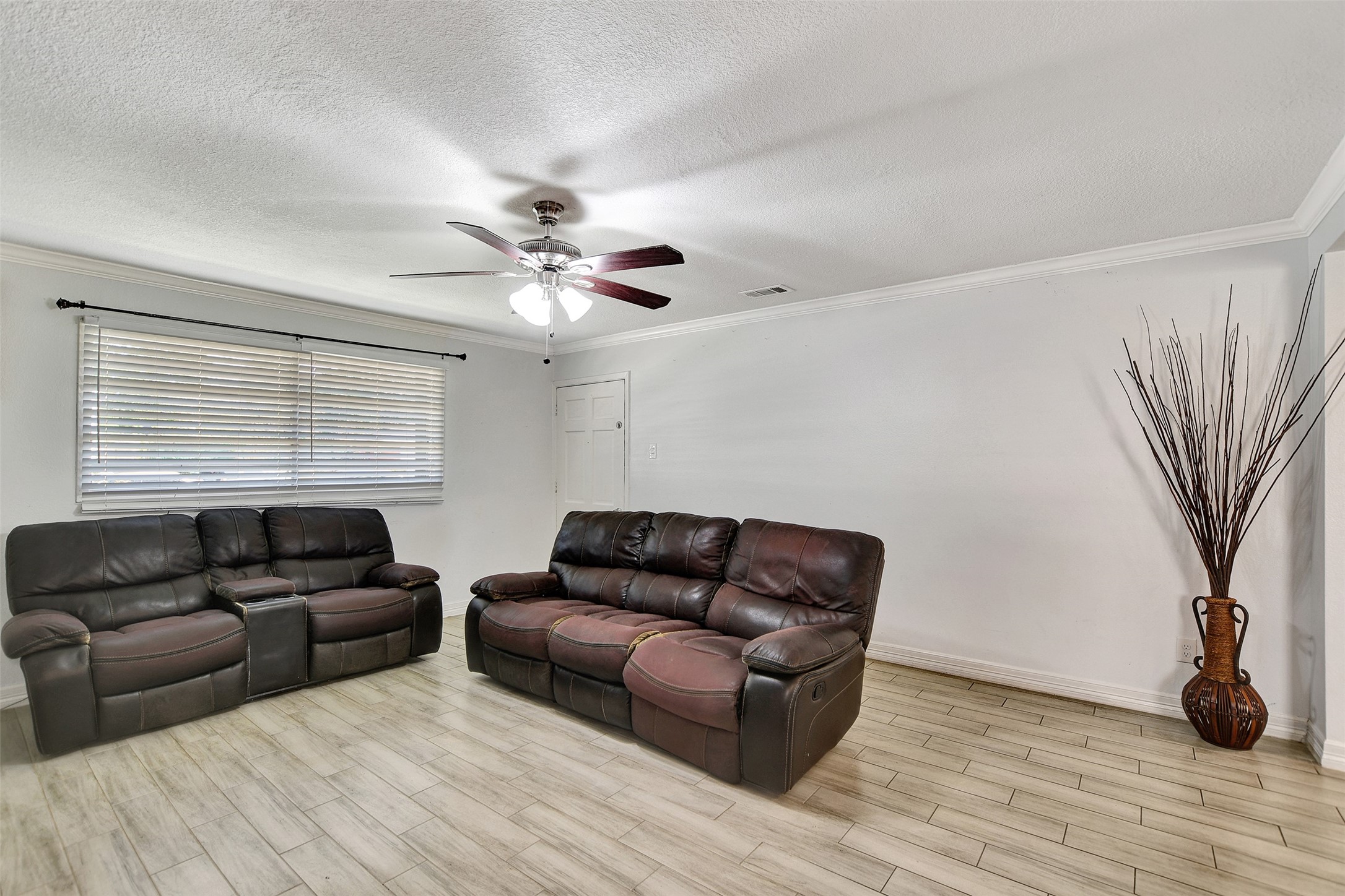 8314 Albacore Drive Houston, TX 77074 - Photo 9 of 40