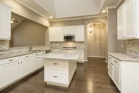 $569,900 | 178 Brooksedge Court, The Woodlands, TX 77382