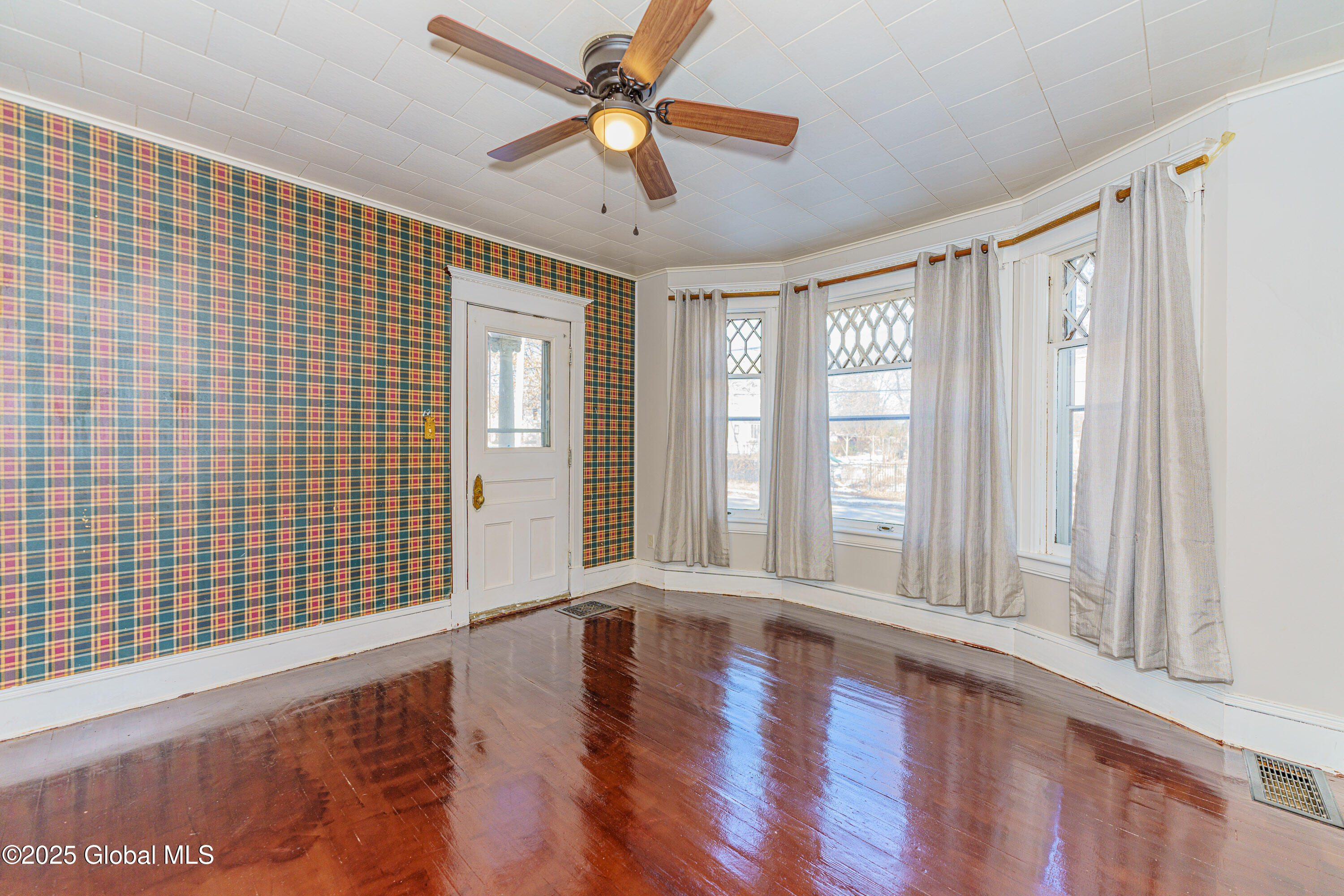 839 Bedford Road Schenectady, NY 12308 - Photo 16 of 36 5 Familyroom 1