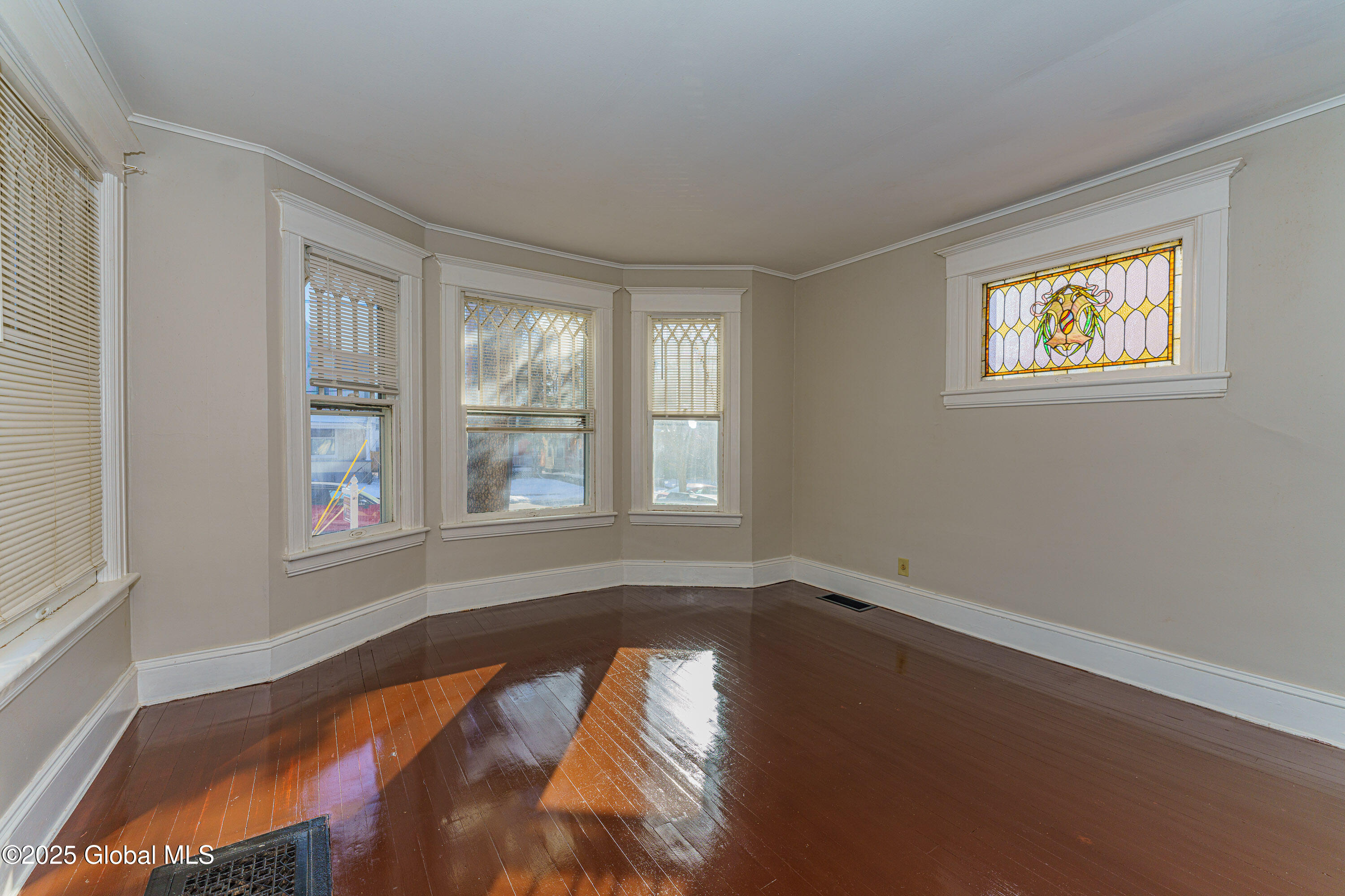 839 Bedford Road Schenectady, NY 12308 - Photo 8 of 36 2 Livingroom 2