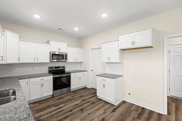 $389,900 | 911 Wild Azalea Way, Hubert, NC 28539