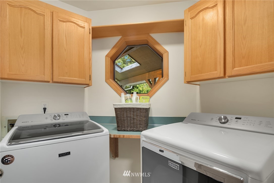 820 Carlson Road Snohomish, WA 98290 - Photo 34 of 39 a utility room with dryer and washer