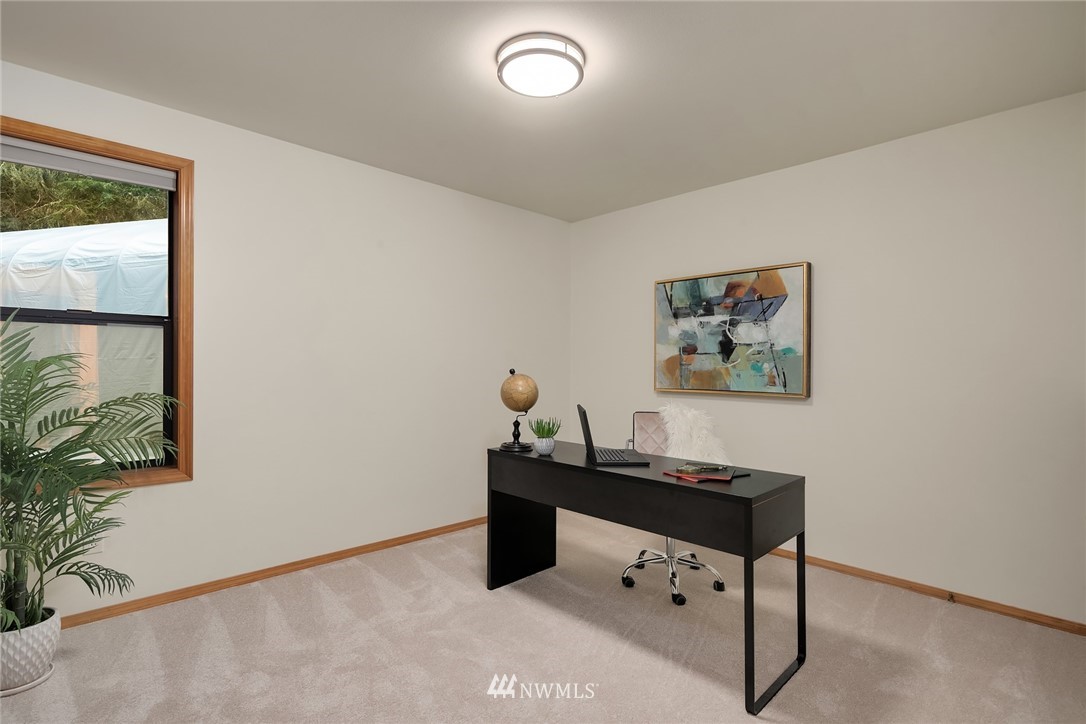 820 Carlson Road Snohomish, WA 98290 - Photo 10 of 39 a room with table and window