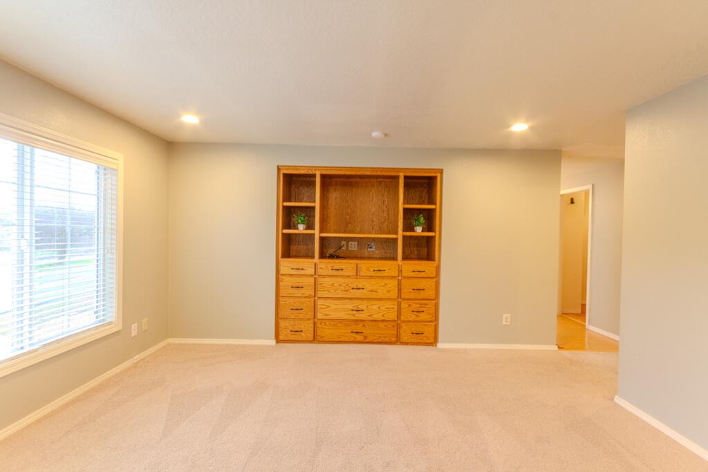 739 Pierce Road Medford, OR 97504 - Photo 28 of 45 739 Pierce Rd-50