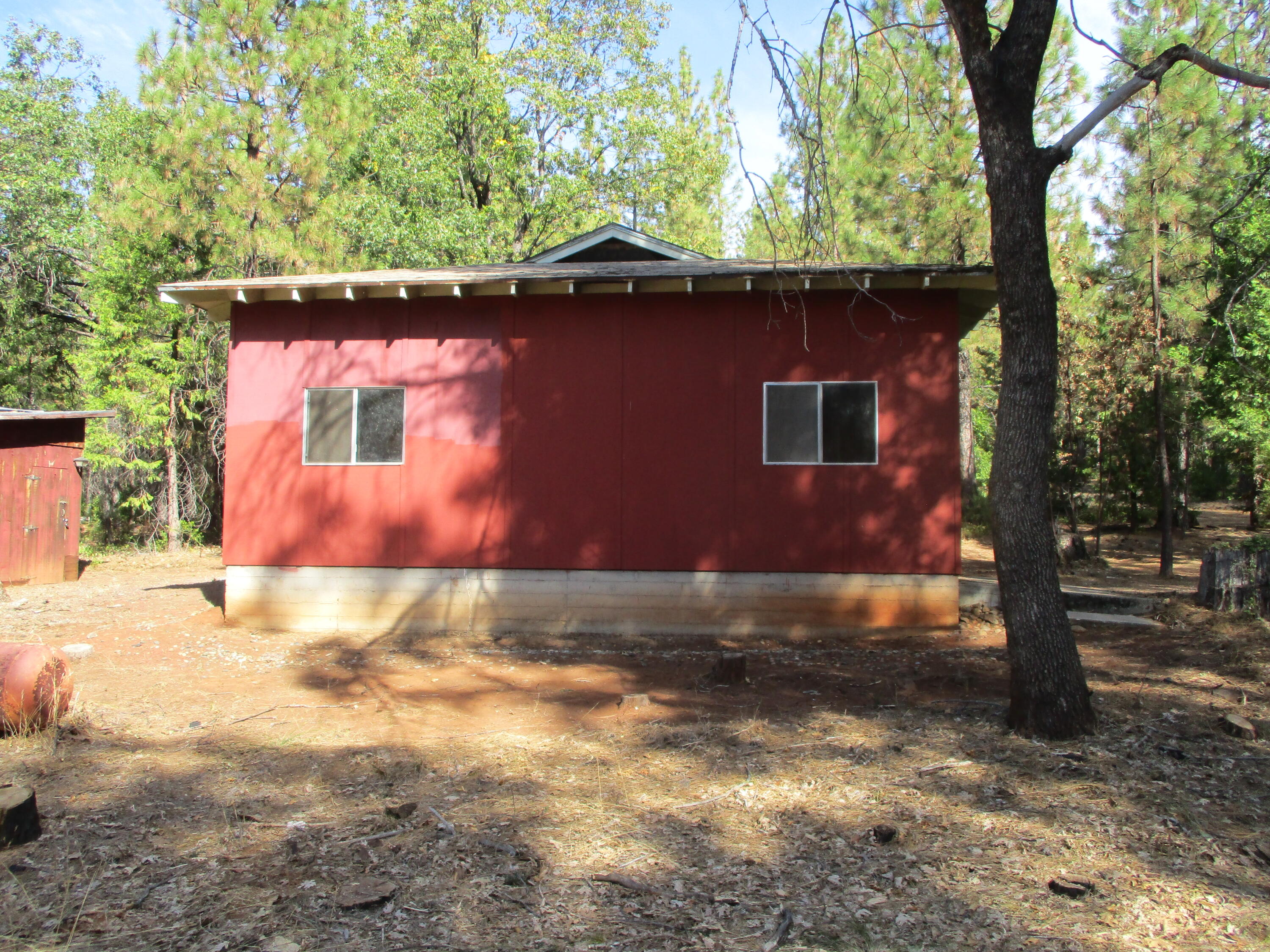 30162 Whitmore Road Whitmore, CA 96096 - Photo 14 of 20 side view of garage