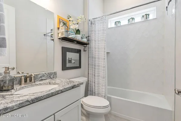 $999,900 | 2 Pasture Drive, Farmingdale, NJ 07727