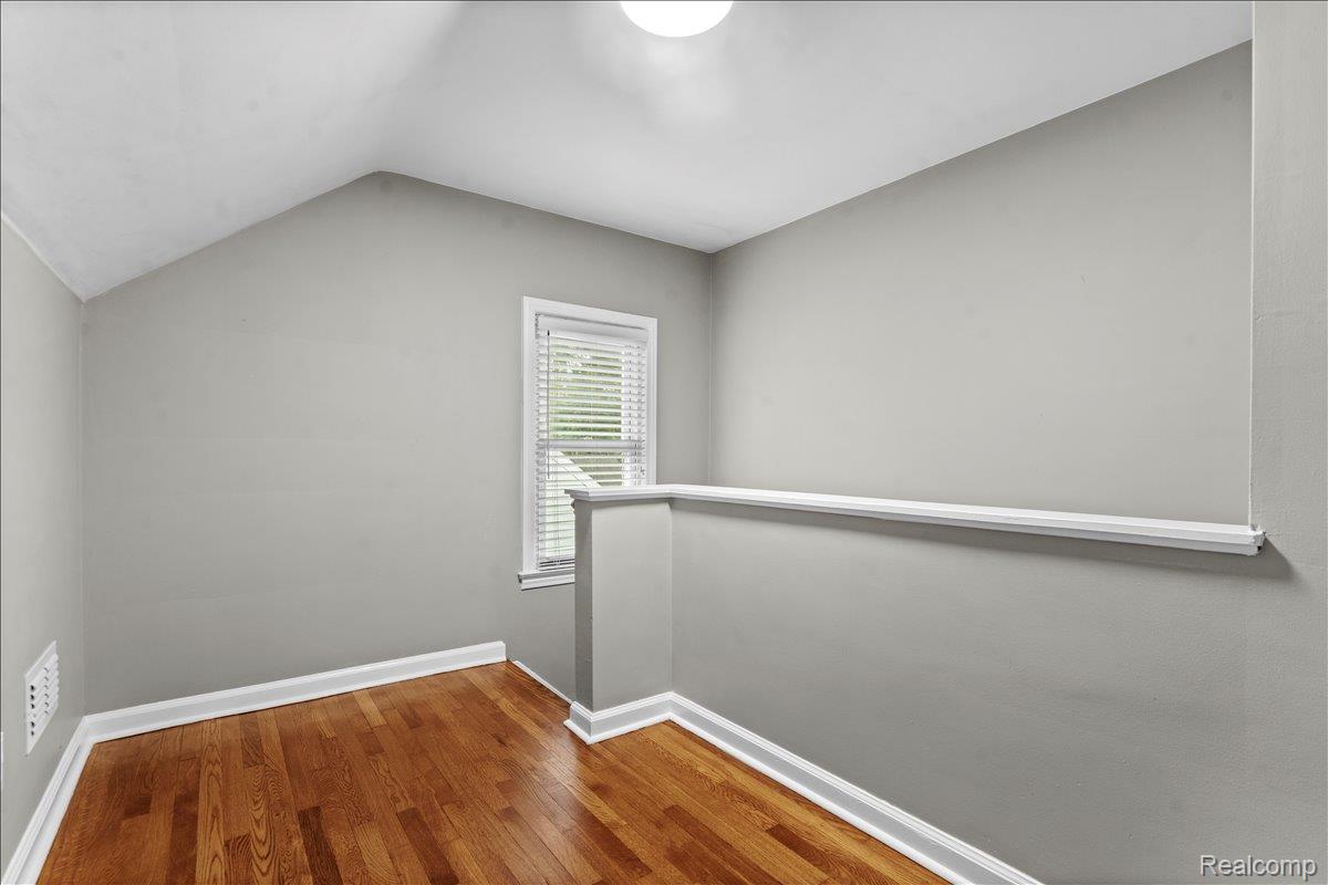2254 Dorothea Road Berkley, MI 48072 - Photo 20 of 27 20-1897 Dorothea Rd_19.jpg