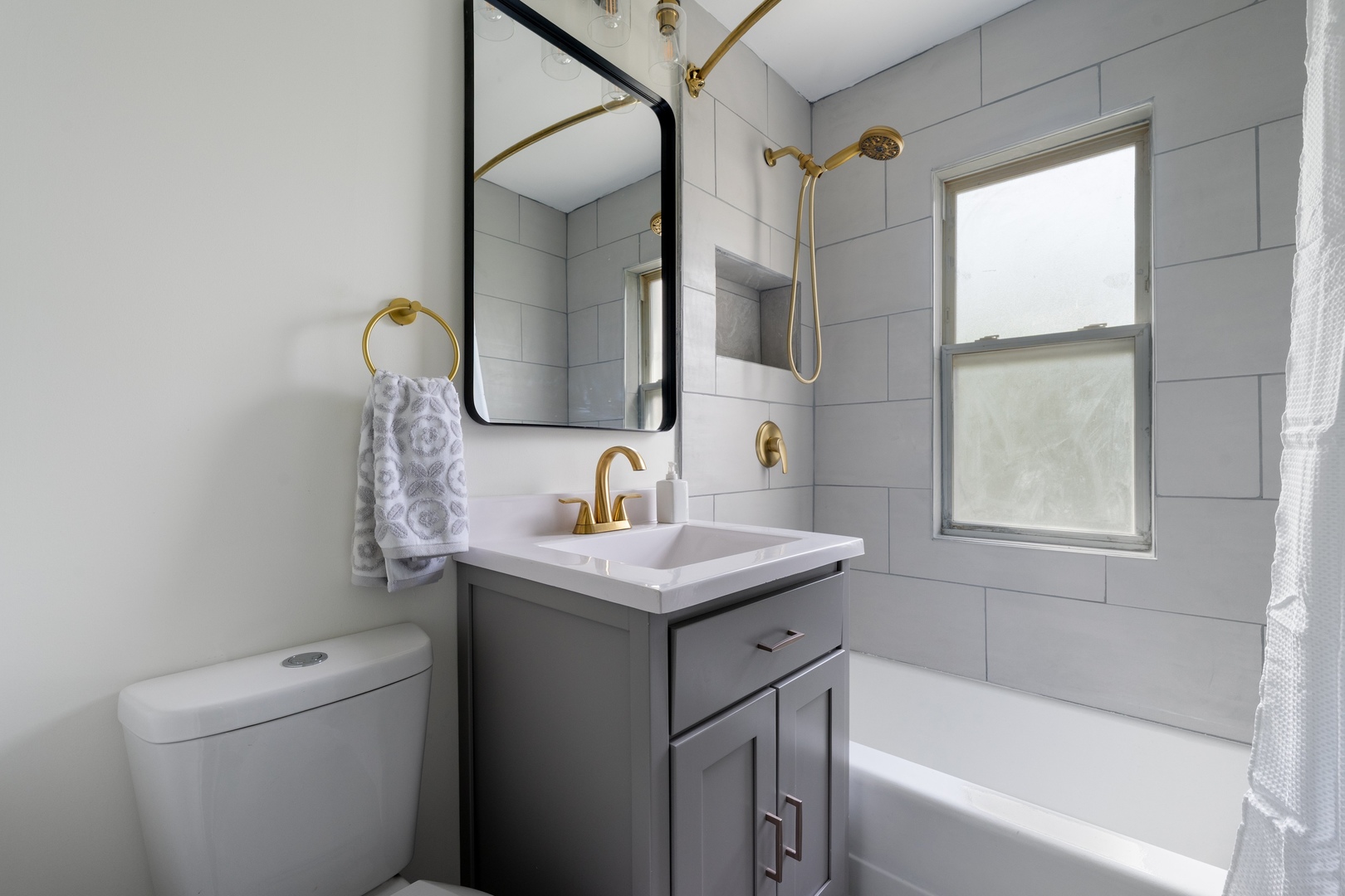 715 East 105th Place Chicago, IL 60628 - Photo 11 of 26 a bathroom with a sink toilet vanity and bathtub