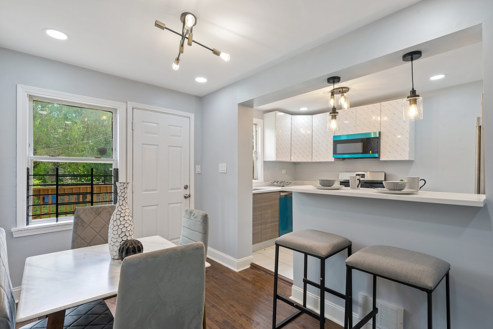 715 East 105th Place Chicago, IL 60628 - Photo 5 of 26