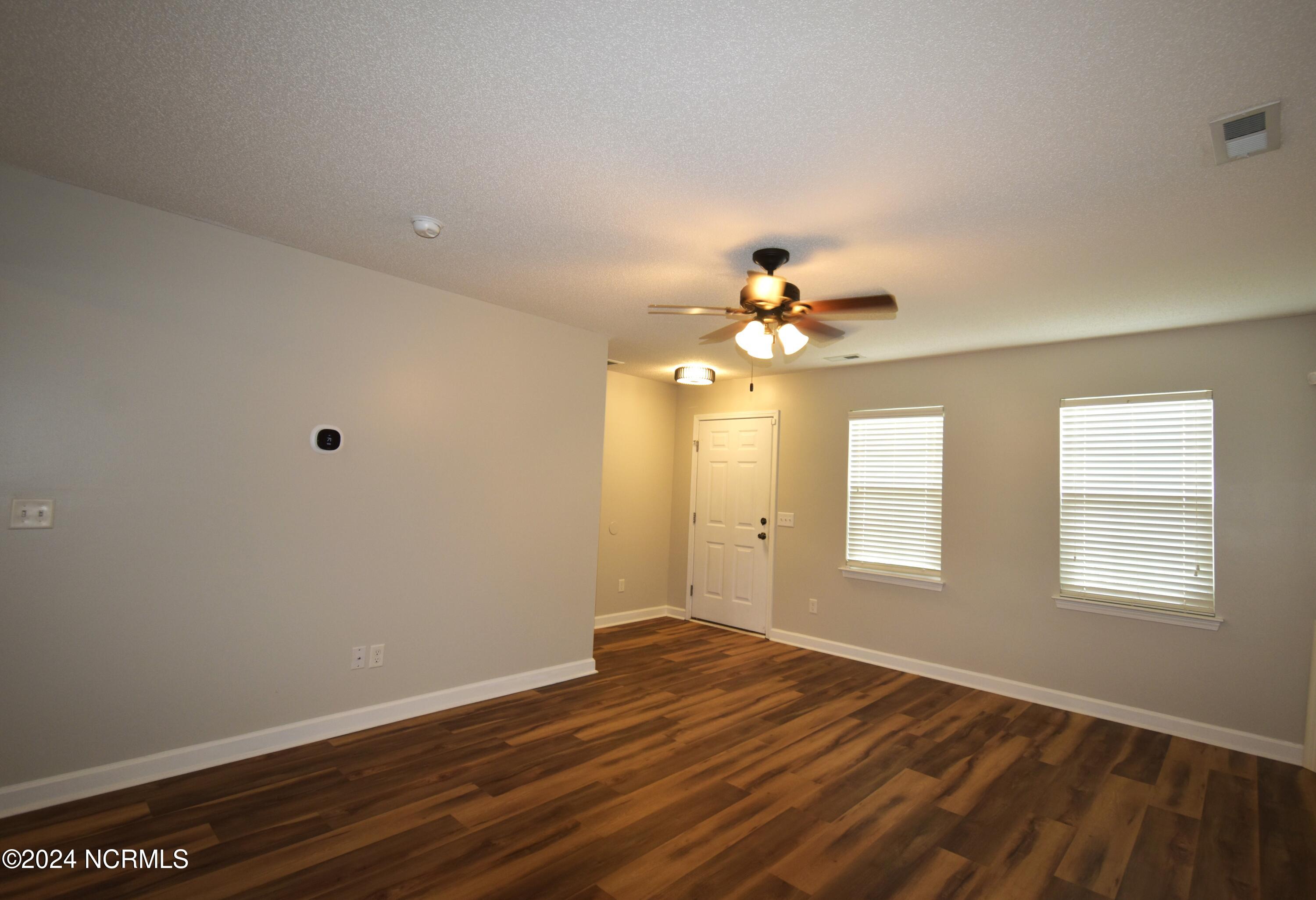 202 Lanieve Court, Unit 4 Hubert, NC 28539 - Photo 5 of 23 _DSC0025