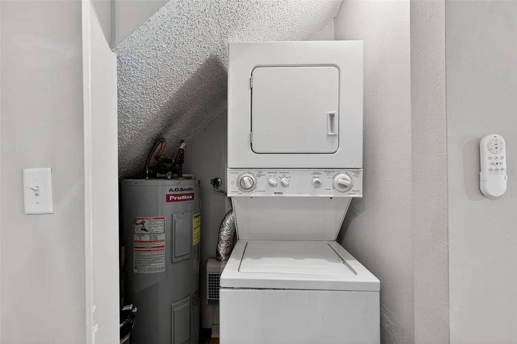 2464 Enterprise Road, Unit 3 Clearwater, FL 33763 - Photo 15 of 29 a utility room with dryer and washer