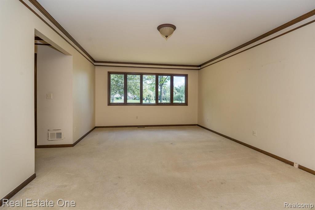 630 Baker Street Rochester Hills, MI 48307 - Photo 11 of 33