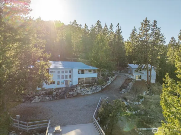 $1,045,000 | 985 Guffy Road, Chelan, WA 98816