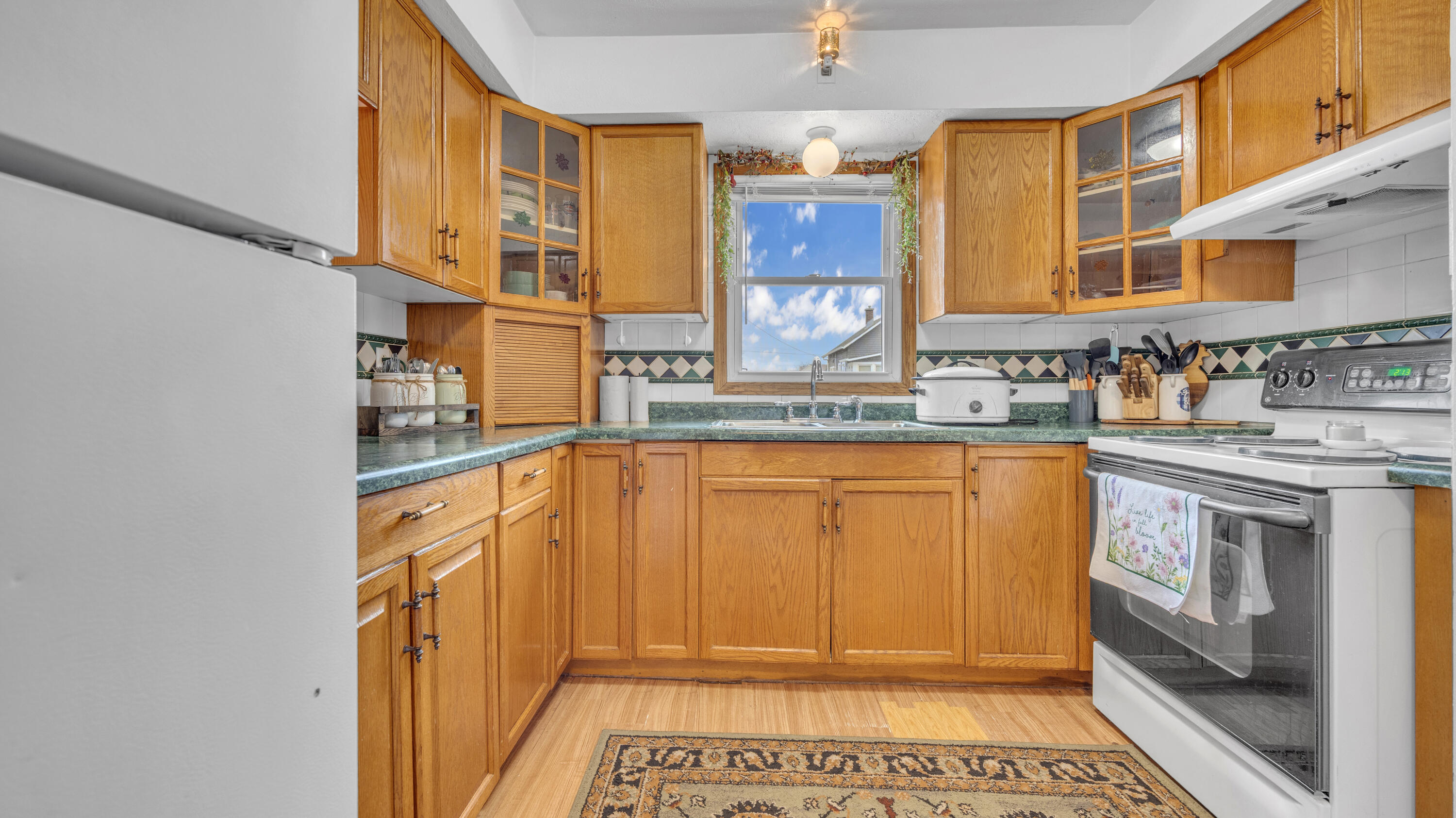 1417 Mac Arthur Avenue Sheboygan, WI 53083 - Photo 9 of 24 Kitchen 1-1
