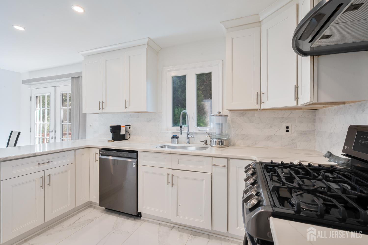 9 Haypress Road Dayton, NJ 08810 - Photo 10 of 33