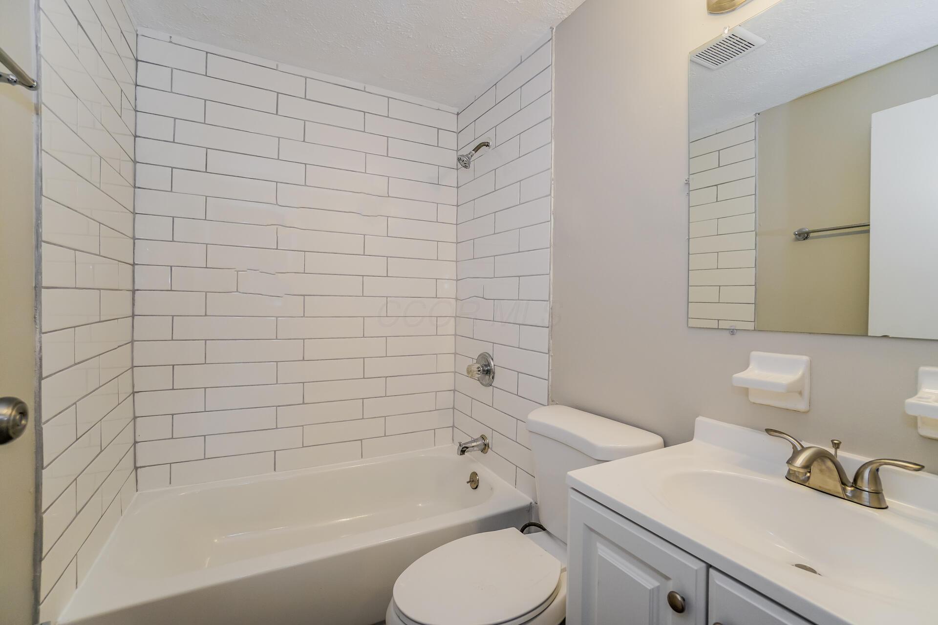 1657 Ripplebrook Road Columbus, OH 43223 - Photo 13 of 15 13 bath
