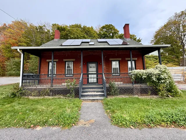 $299,000 | 25 Summer Street, Gardiner, ME 04345