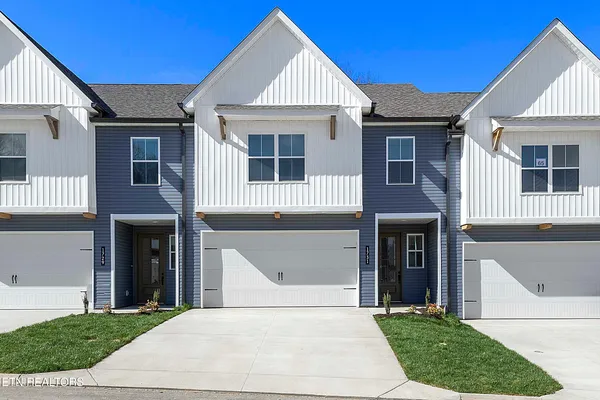 $2,295 | 1731 Lateglow Way, Knoxville, TN 37931