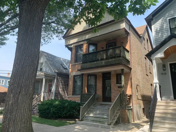 $2,100 | 1940 West Eddy Street, Unit 3, Chicago, IL 60657