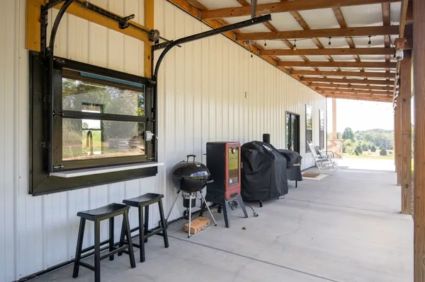 $1,249,000 | 4467 Old Highway 52 East, Westmoreland, TN 37186