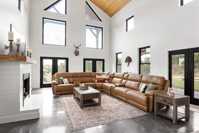 $1,275,000 | 4467 Old Highway 52 East, Westmoreland, TN 37186