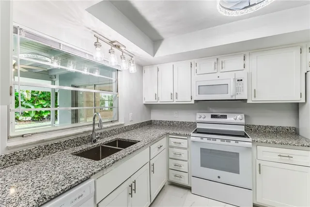 $410,000 | 5657 Eichen Circle, Fort Myers, FL 33919