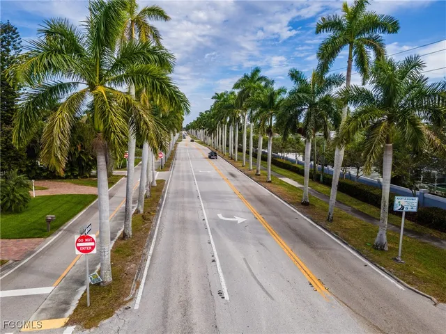 $410,000 | 5657 Eichen Circle, Fort Myers, FL 33919