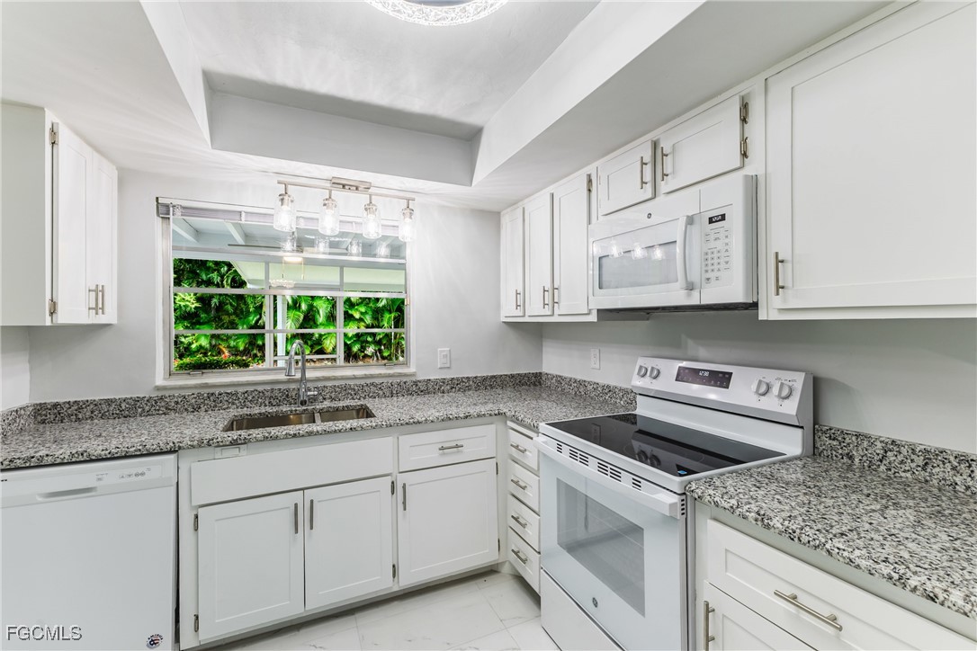 5657 Eichen Circle Fort Myers, FL 33919 - Photo 10 of 47