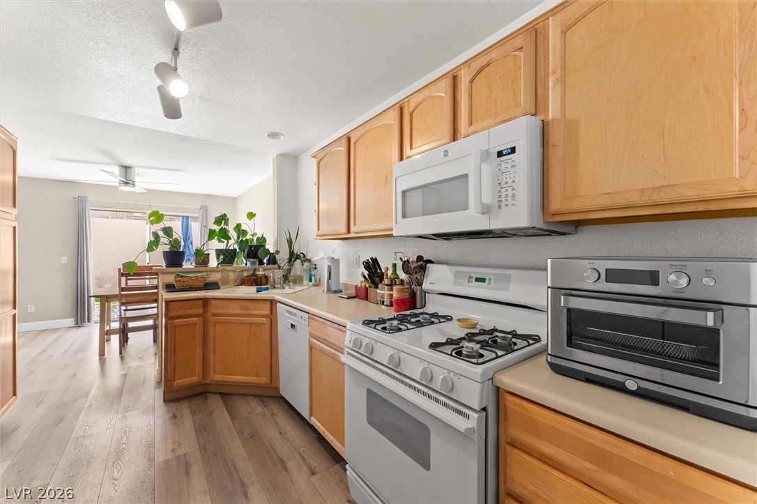 503 Rafkin Place Henderson, NV 89052 - Photo 6 of 18 A well-equipped culinary space awaits in this inviting kitchen, boasting ample cabinetry and modern appliances.