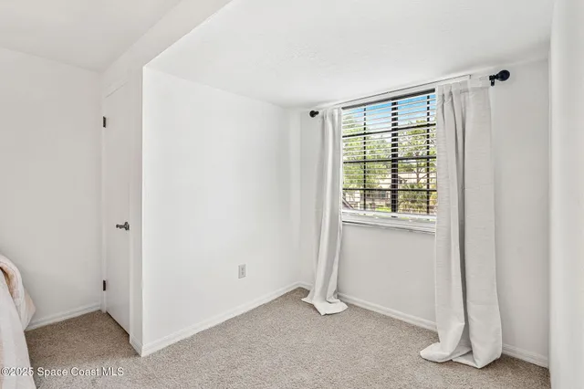 a view of livingroom with furniture