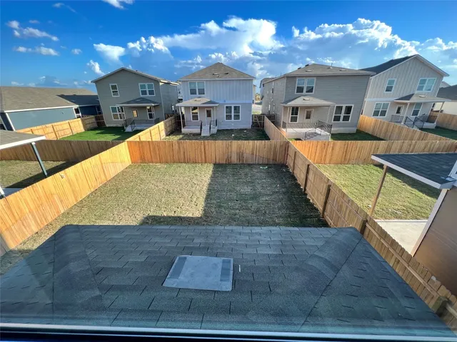 $1,900 | 404 Stone Water Lane, Jarrell, TX 76537