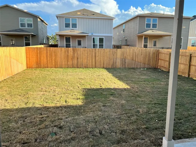 $1,900 | 404 Stone Water Lane, Jarrell, TX 76537