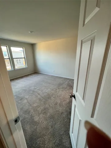 $1,900 | 404 Stone Water Lane, Jarrell, TX 76537