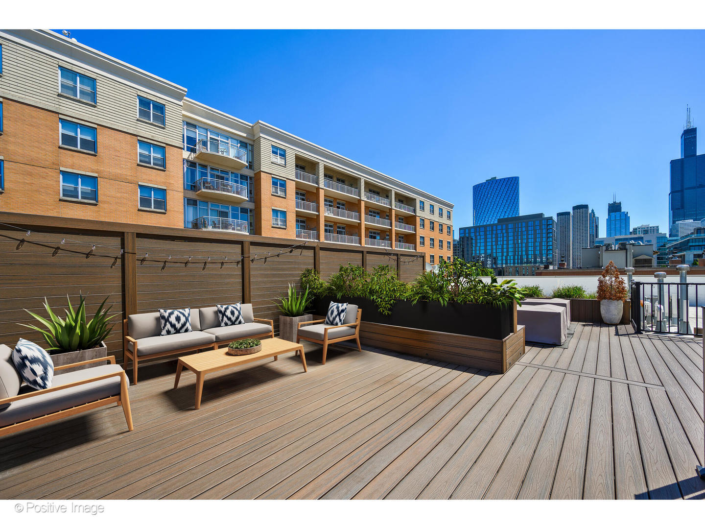 955 West Monroe Street, Unit 4A Chicago, IL 60607 - Photo 21 of 24 a view of a patio with couches and potted plants