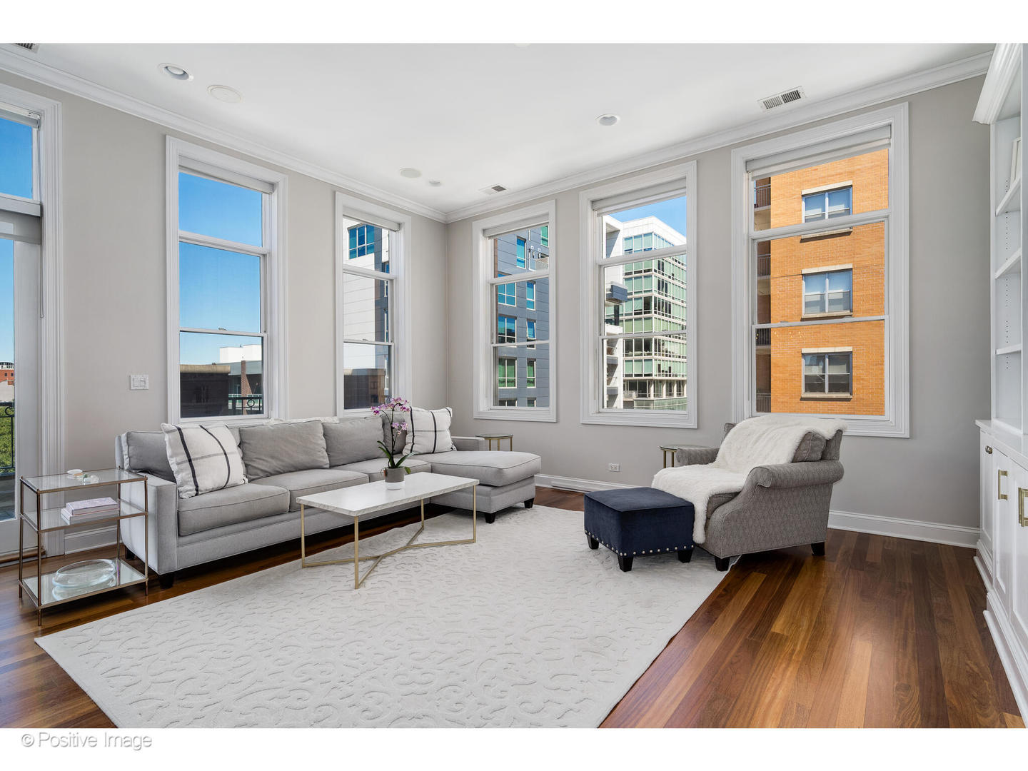 955 West Monroe Street, Unit 4A Chicago, IL 60607 - Photo 10 of 24 a living room with furniture and a large window